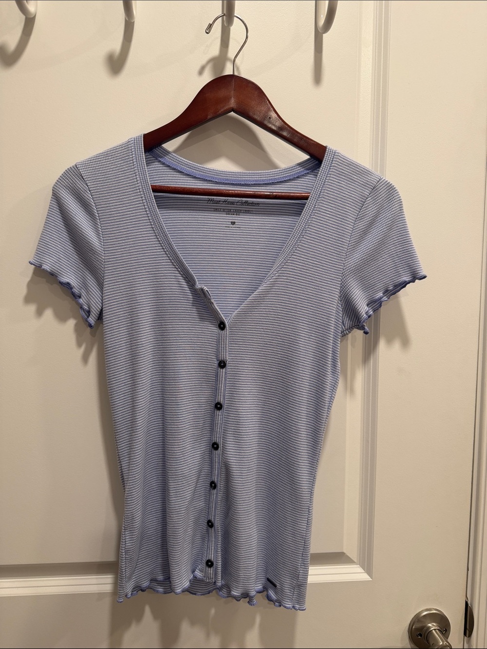 Hollister Light Blue Ribbed Button-Front V-Neck Short Sleeve Top